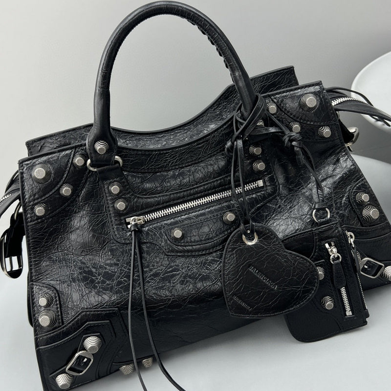 Zivas Charm Refined Everyday Style Fashion Handbag (Contemporary Shape Language) – Interior View