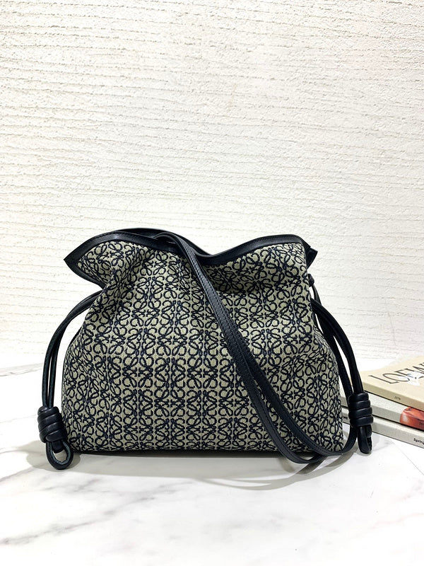 Ziva's Charm handbag – interior view (23.5cm*18cm*9cm)