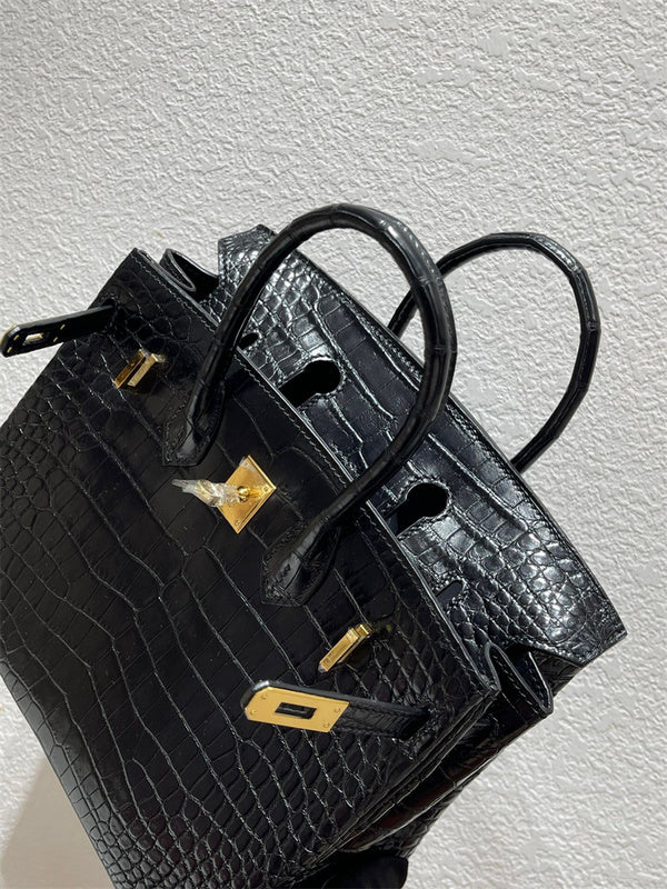  minimalist tote bag styled with outfit