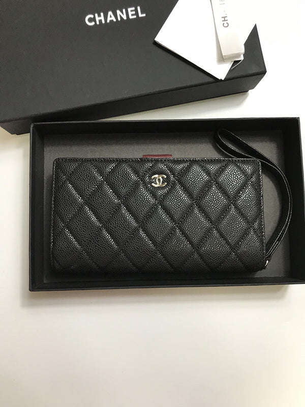 Zivas Charm Refined Structure Everyday Handbag (Elevated Accessory Essential) – Lifestyle Shot