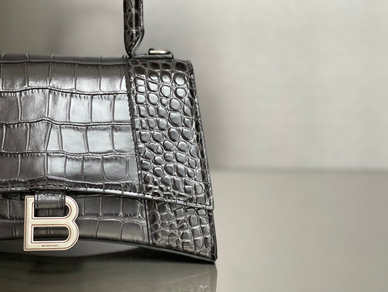 Zivas Charm Classic Sensibility Statement Handbag (Refined Practical Design) – Full Silhouette