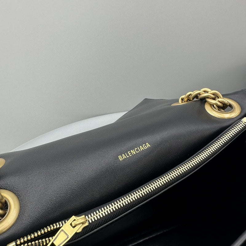 Zivas Charm Modern Minimalist Look Fashion Handbag (Considered Detail & Form) – Close-Up Detail