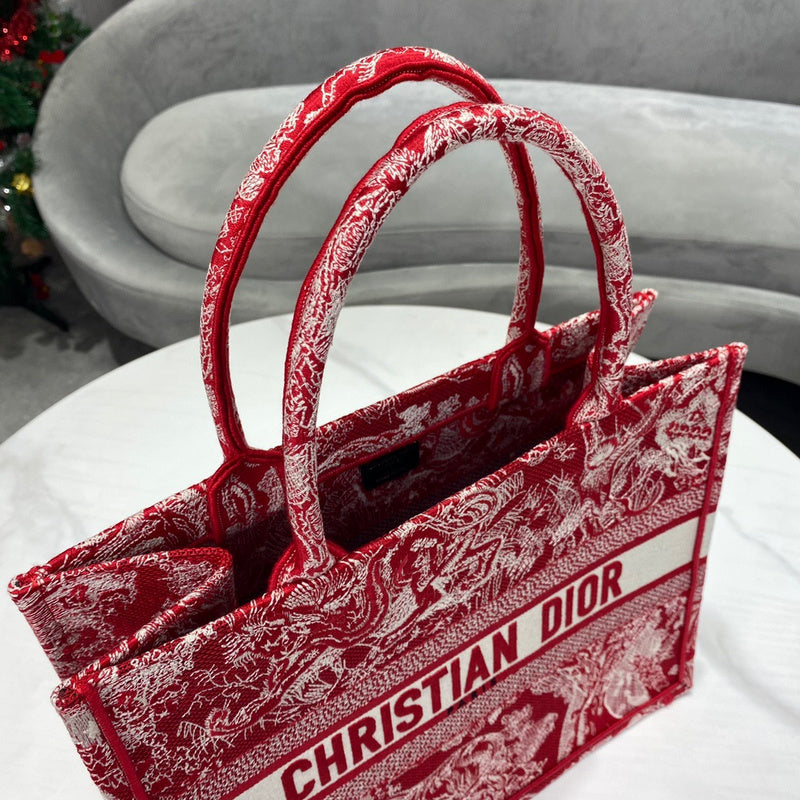 Side profile of structured chic women's handbag – women's premium purse
