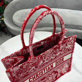 Side profile of structured chic women's handbag – women's premium purse