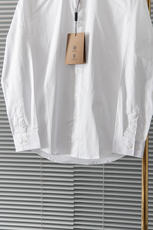 Three-quarter angle view of Burberry luxury piece style No.041
