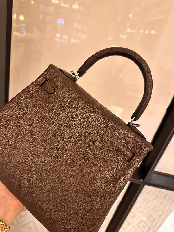  essential tote bag detail view showing craftsmanship 8