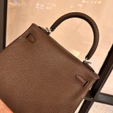  essential tote bag detail view showing craftsmanship 8
