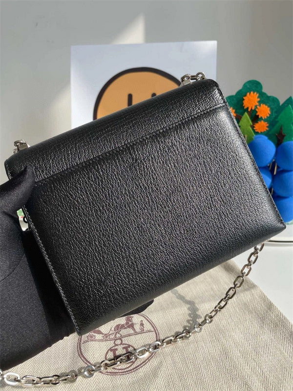 smart everyday bag styled with outfit 12