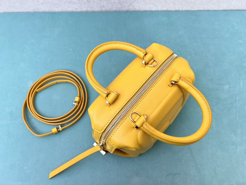 Ziva's Charm handbag – product shot (16.5cm*13.5cm*9cm)