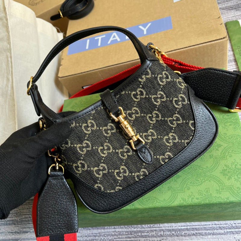 Handle and strap detail of everyday-luxe chic women's handbag – women's luxury accessory