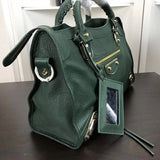 Handle and strap detail of premium signature women's handbag – women's everyday handbag