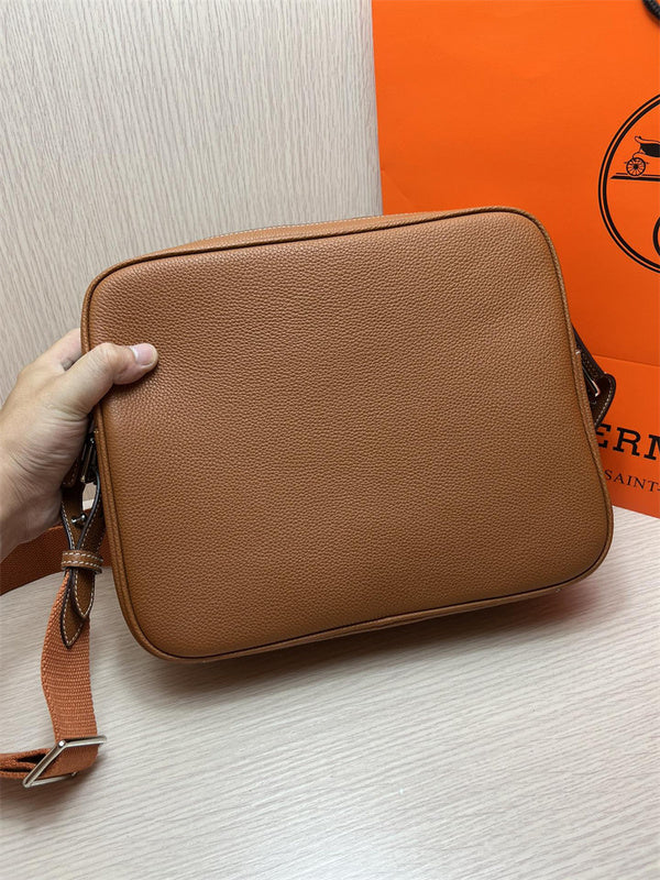  versatile structured bag styled with outfit 12