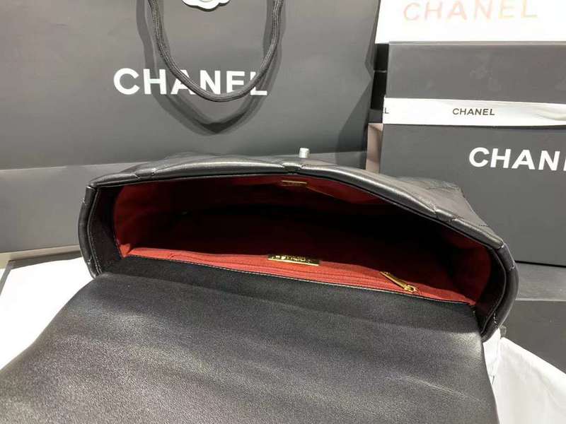 Zivas Charm Polished Finish Luxury Handbag (Versatile Style Statement) – Full Silhouette