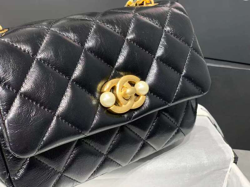 Zivas Charm Modern Minimalist Look Designer Handbag (Elevated Accessory Essential) – Styled Look