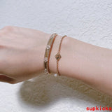 Full view of Van Cleef & Arpels unisex jewelry piece