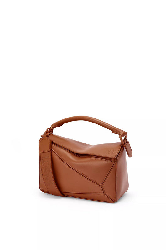 Ziva's Charm handbag – detail view (24cm*16cm*10cm)