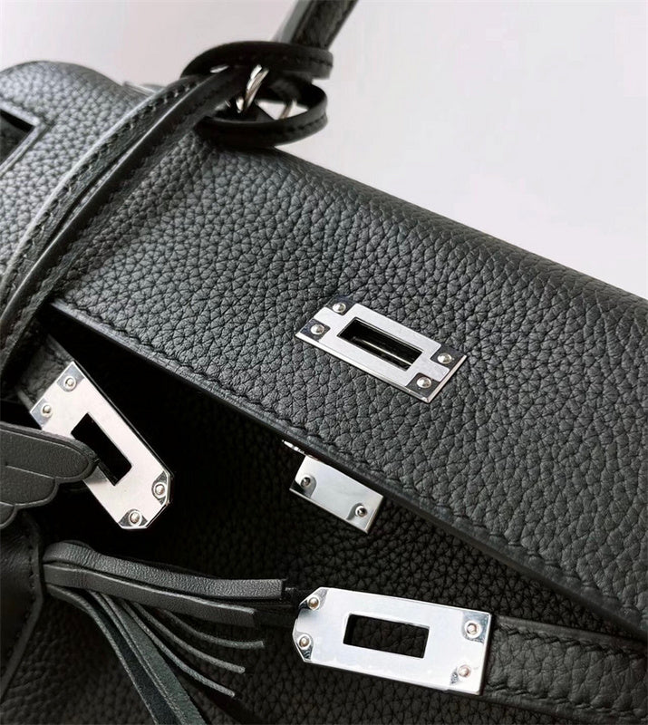 Crisp handbag styled for everyday wear