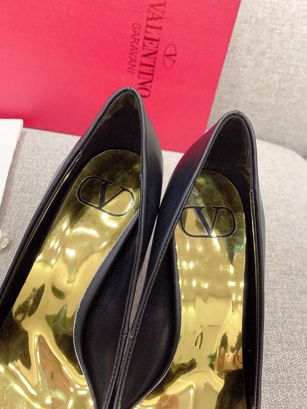Full silhouette view of Valentino Garavani luxury piece style No.226