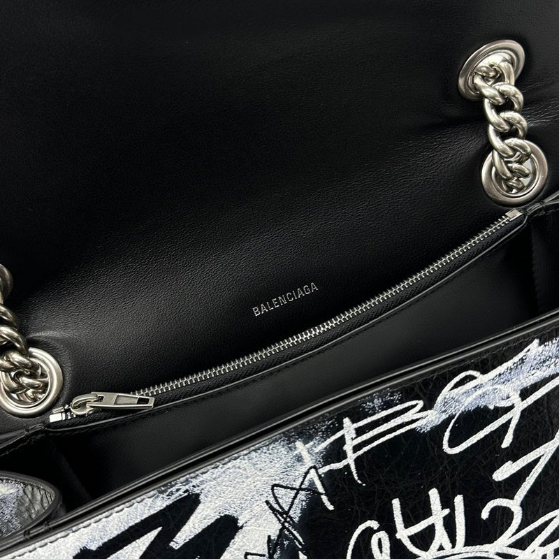 Zivas Charm Refined Structure Fashion Handbag (Refined Modern Silhouette) – Detail View
