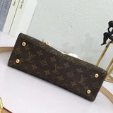 Styled lifestyle shot of statement everyday-luxe women's handbag – women's premium purse