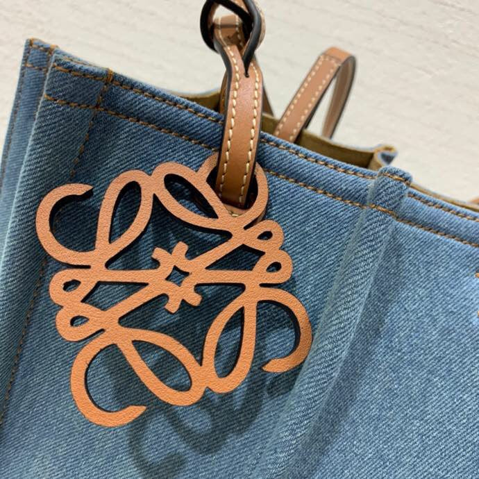 Ziva's Charm handbag – product shot (39cm*34.5cm*16cm)