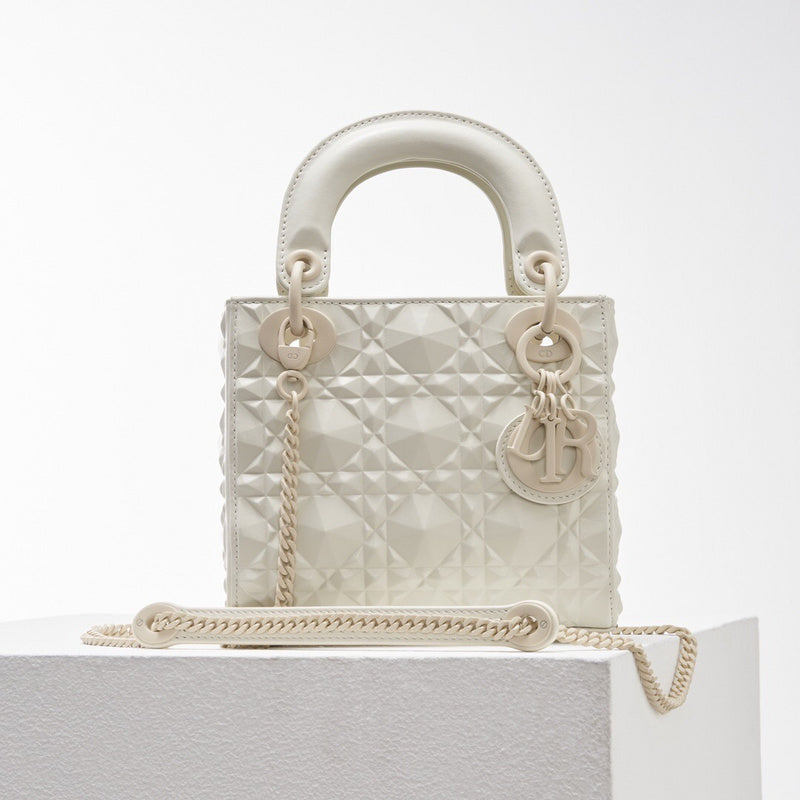 Handle and strap detail of classic everyday-luxe women's handbag – women's premium purse