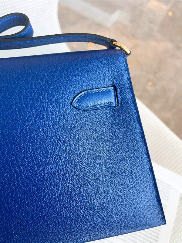  understated shopper bag detail view showing craftsmanship