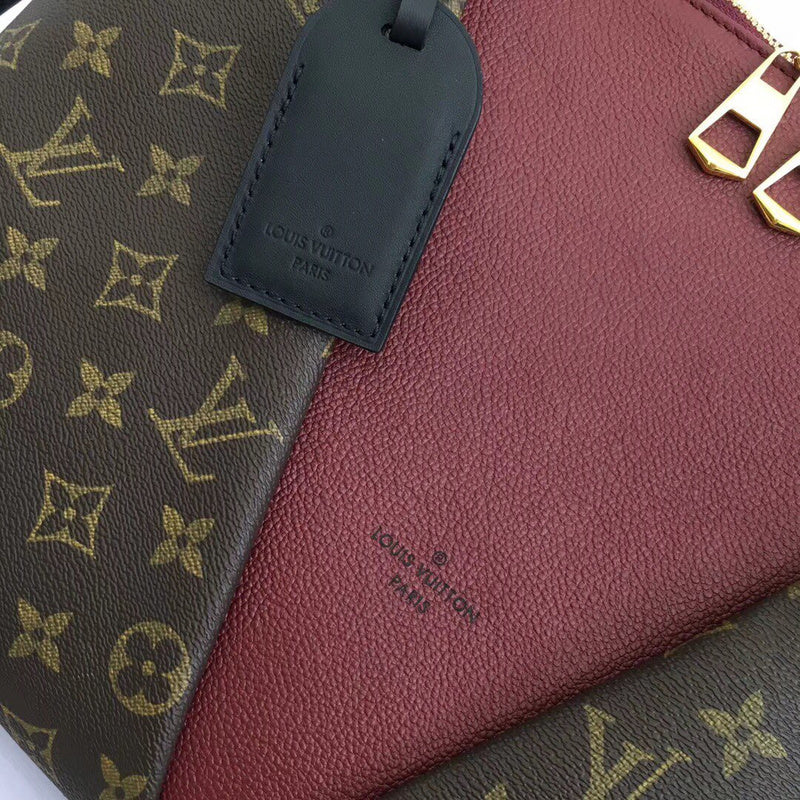 Handle and strap detail of statement modern women's handbag – women's luxury handbag