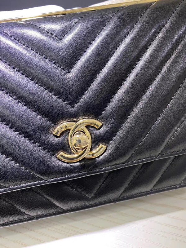 Zivas Charm Effortless Elegance Fashion Handbag (Everyday Luxury Essential) – Lifestyle Shot