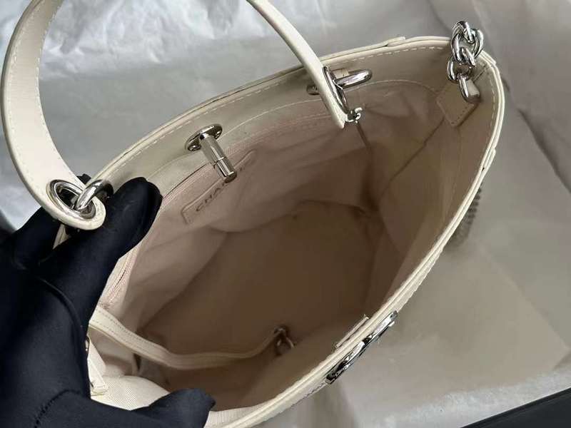 Zivas Charm Effortless Elegance Luxury Handbag (Timeless Wardrobe Addition) – Close-Up Detail