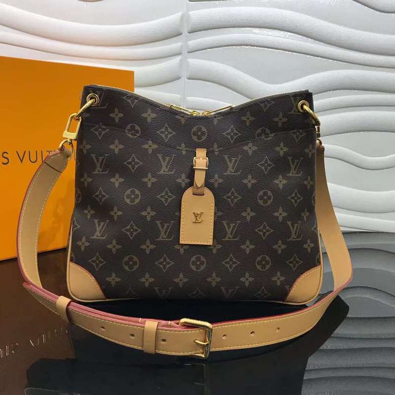 Side profile of everyday-luxe modern women's handbag – women's luxury handbag