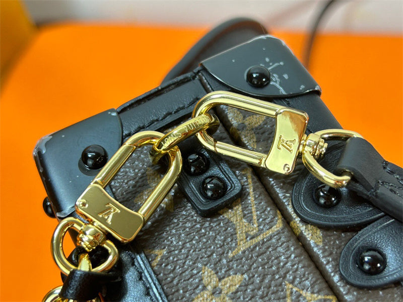  carryall bag close-up of hardware and finish
