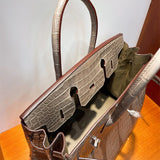  structured bag close-up of hardware and finish 11