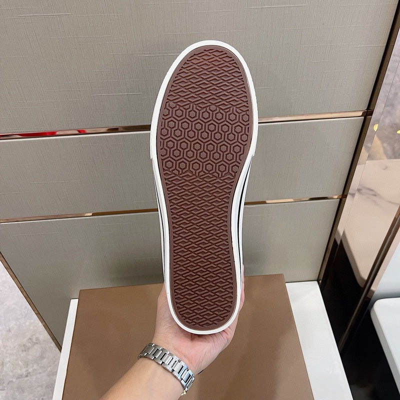 Burberry shoes Style 184 - side profile detail