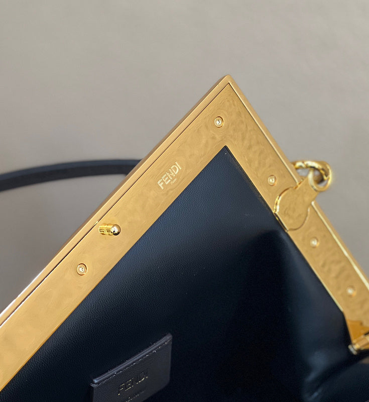 Ziva's Charm handbag – carry view (26cm*9.5cm*18cm)