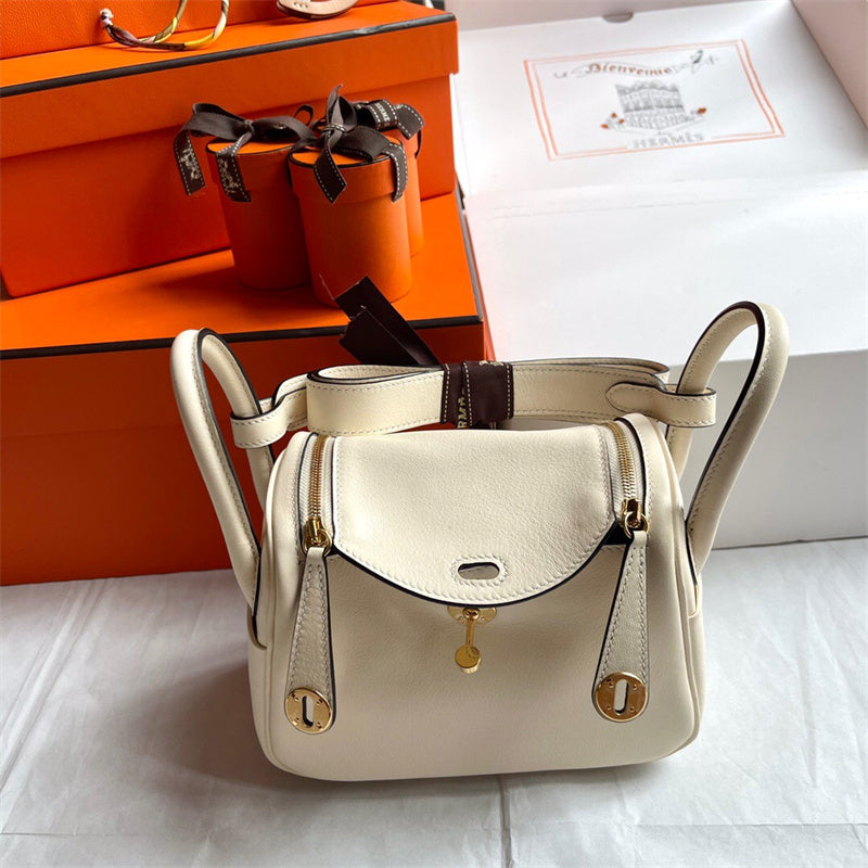  contemporary shoulder bag styled with outfit 12