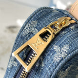  Classic crossbody bag front view 7