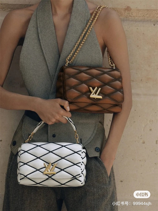  structured shoulder bag styled with outfit 12