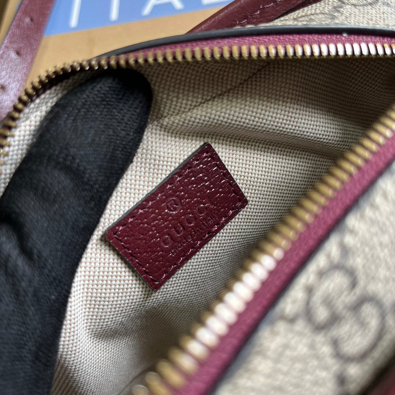 Side profile of refined chic women's handbag – women's everyday handbag