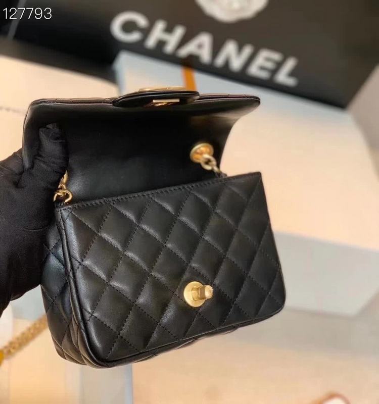 Zivas Charm Refined Everyday Style Fashion Handbag (Versatile Style Statement) – Lifestyle Shot