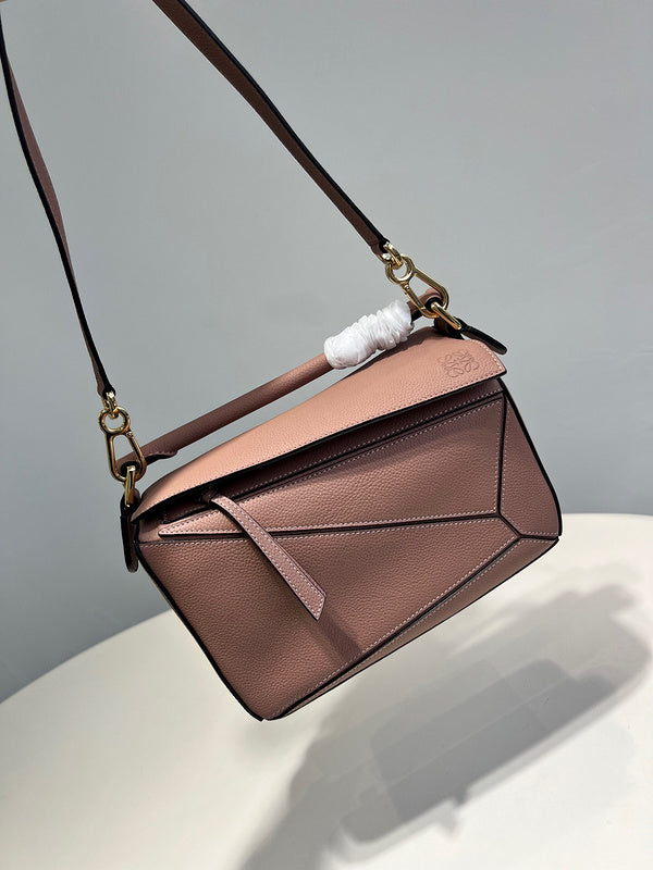 Ziva's Charm handbag – detail view (24cm*16.5cm*10.5cm)