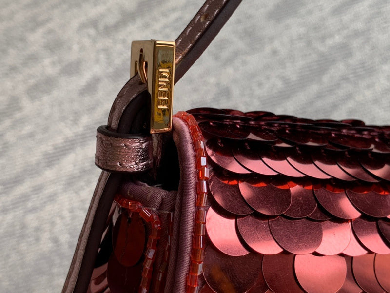 Ziva's Charm handbag – detail view (19.5cm*5cm*11cm)