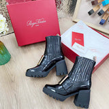 Three-quarter angle view of Roger Vivier luxury piece style No.097