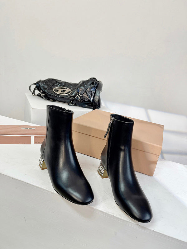Styling view of Miu Miu luxury piece style No.128