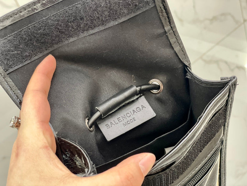 Ziva's Charm handbag – interior view (one versatile size)