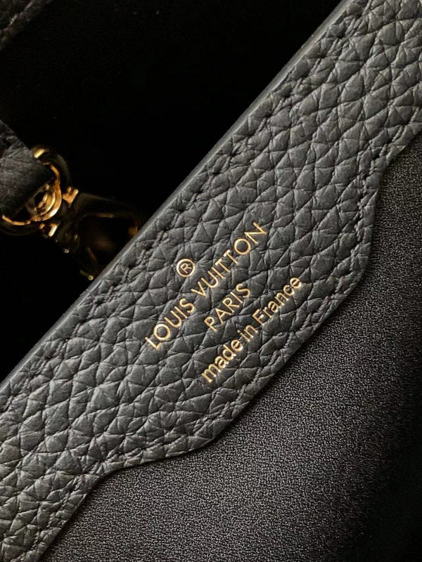 Side profile of everyday-luxe signature women's handbag – women's luxury handbag