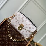  crossbody bag interior and compartment view