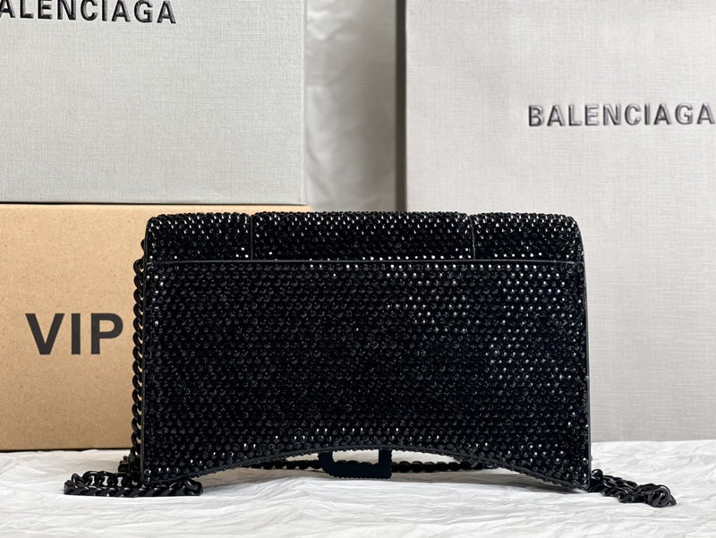Zivas Charm Timeless Appeal Statement Handbag (Everyday Luxury Essential) – Lifestyle Shot