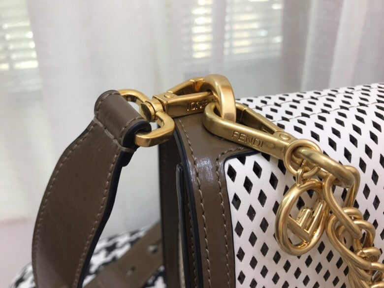 Ziva's Charm handbag – close-up view (Standard Size)
