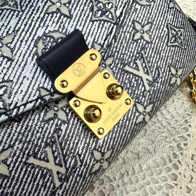  modern carryall bag styled with outfit